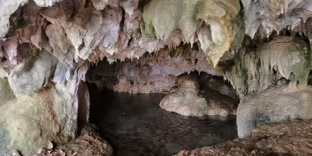 Küçükbaş sürüsünü otlatırken binlerce yıllık mağarayı keşfetti!