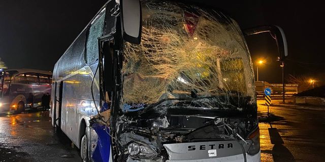 Otobüs tıra arkadan çarptı, 20 yolcu ölümden döndü!
