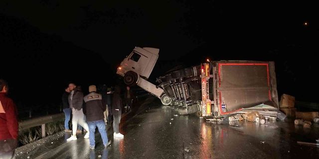 Bursa’da tır kazası! Yalova-Bursa yolu ulaşıma kapandı