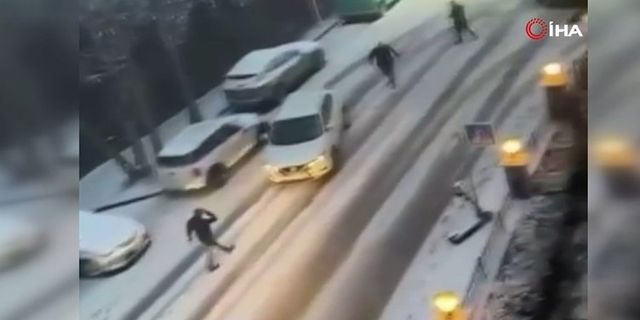 İstanbul'da feci kaza! Kayan arabanın çarptığı kadın metrelerce uçtu