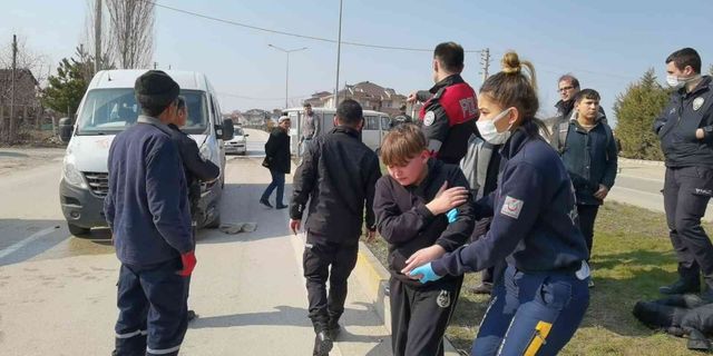 Bursa’da öğrenci servisi ile minibüs çarpıştı