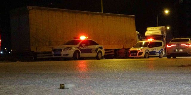 Bursa’da sokakta yürüyen 2 kişiyi pompalı tüfekle yaraladılar!