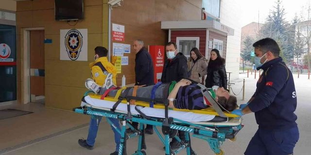 Bursa’da tadilat yaparken merdiven boşluğuna düşen genç yaralandı