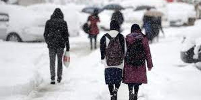 İstanbul'da eğitime bir kez daha kar engeli!
