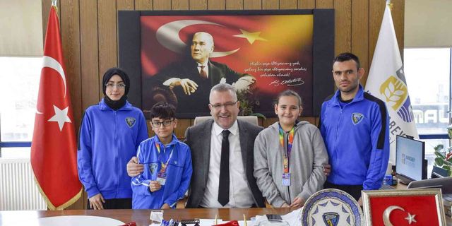 Ali Özkan, Badminton Takımı sporcularını ağırladı