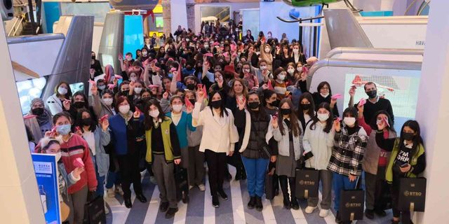 GUHEM’de Pembe kağıt uçaklar havalandı