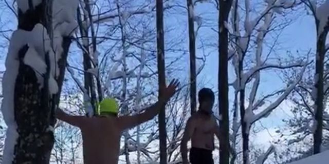 Uludağ’ın eteklerindeki ormanlık alanda kar  banyosu!