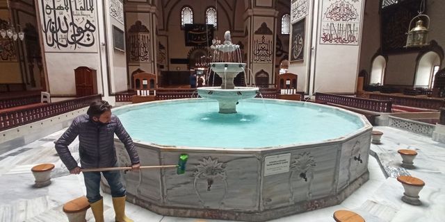 Bursa Ulu Cami teravih namazına hazırlanıyor!