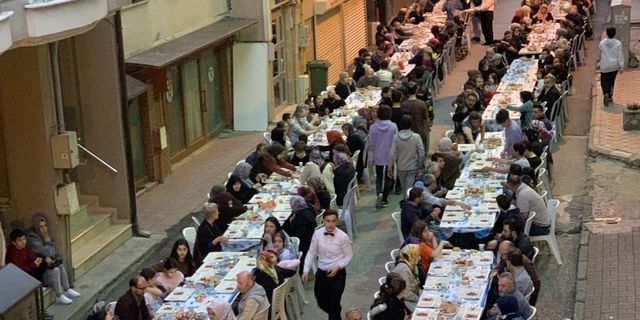 AK Parti Bursa Milletvekili Refik Özen'den anlamlı iftar