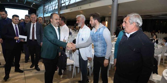 Büyükşehir çalışanları iftarda bayramlaştı