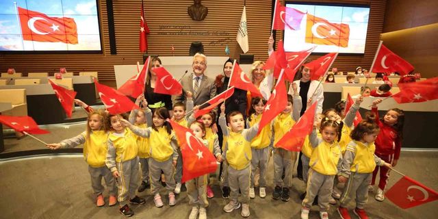 Anaokulu öğrencileri, bayram coşkusunu Başkan Turgay Erdem ile paylaştılar