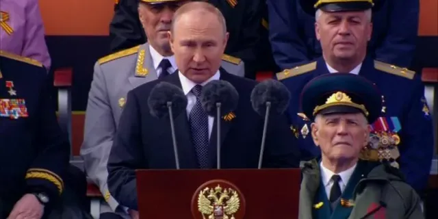 Putin Zafer Günü kutlamalarında konuşuyor!