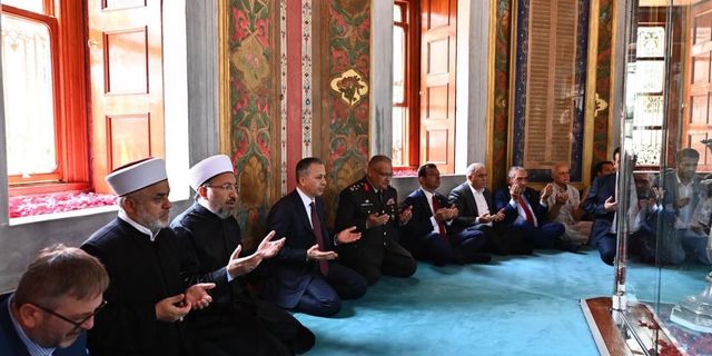 Fatih Sultan Mehmet Han kabri başında anıldı