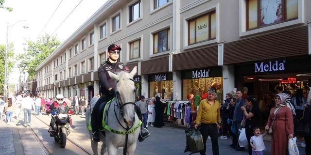 Bursa caddelerinin güvenliği atlı polislere emanet