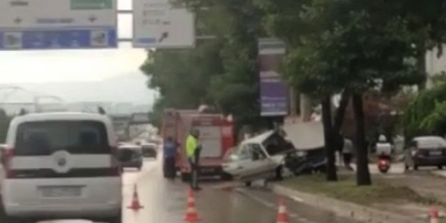 Bursa'da feci kaza! Ağaca çarptı 2 kişi öldü