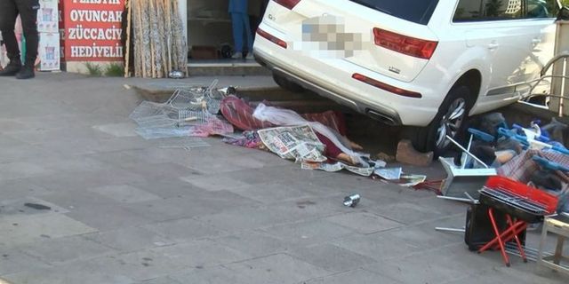 Kaldırımda can pazarı! Sağa dönmek istedi iki kişiyi altına aldı