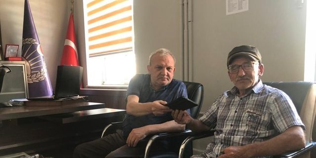 Unutulan çantayı sahibine teslim etti