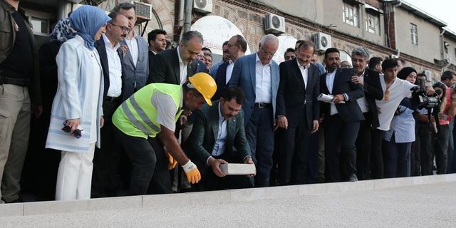 Hanlar Bölgesi’nin dönüşümünde ilk taş Bakan Kurum’dan