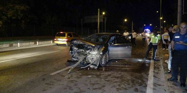 Bursa’da kontrolden çıkan araç başka otomobile çarptı