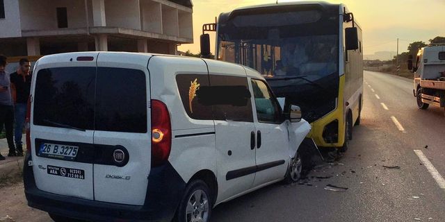 Özel halk otobüsü ile hafif ticari araç kafa kafaya çarpıştı! 1 ölü