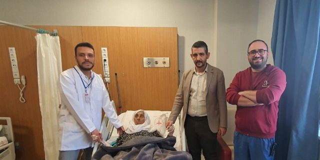 Şanlıurfa'da kalça kemiği kırılan 105 yaşındaki hasta yürümeye başladı