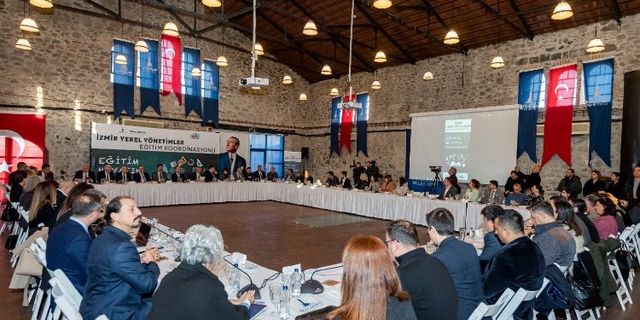 Eğitim İzmir'de masaya yatırıldı