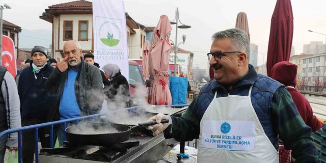 Bursa’da 5 bin kişiye hamsi ekmek ücretsiz dağıtıldı