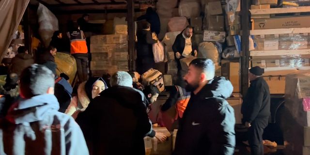 Bursa’da vatandaşlar depremzedeler için yardıma koştu