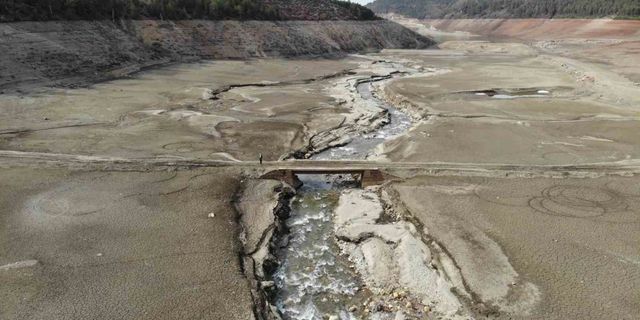 Bursa’nın 20 günlük suyu kaldı... Nilüfer Barajı şu anda bomboş