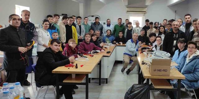Liseli öğrencilerin ürettiği prizler depremzedelere ışık olacak