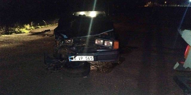 Bursa’da lastik tamiri için kenara çekilen araca, otomobil çarptı: 1 yaralı