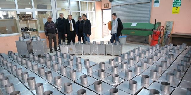 Orhanelili öğrenciler depremzedeler için soba üretti