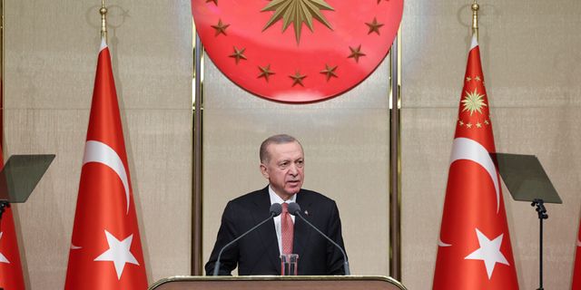 Cumhurbaşkanı Erdoğan: "Emekli maaşlarını ve bayram ikramiyelerini Kurban Bayramı öncesinde ödeyeceğiz."