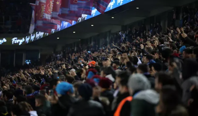Tribünde maç izlerken hayatını kaybetti!