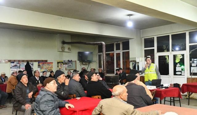 Mustafakemalpaşa Belediyesin'den ceviz üreticilerine destek