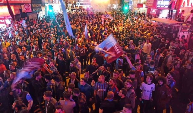 Bursa’da Trabzonspor’un şampiyonluğu coşkuyla kutlandı