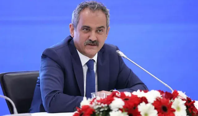 Bakan Özer, "12. sınıf öğrencilerini devamsızlıktan sınıfta bırakmayacağız"