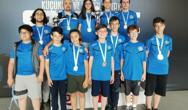 Bursa Büyükşehir Belediyespor Kulübü Satranç Takımları Türkiye Şampiyonası’nda yine zirveyi kaptırmadı