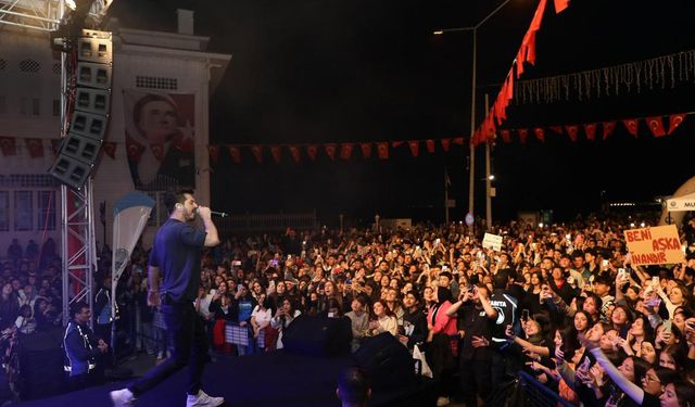 Mudanya 19 Mayıs'ı Kolpa konseriyle kutladı.