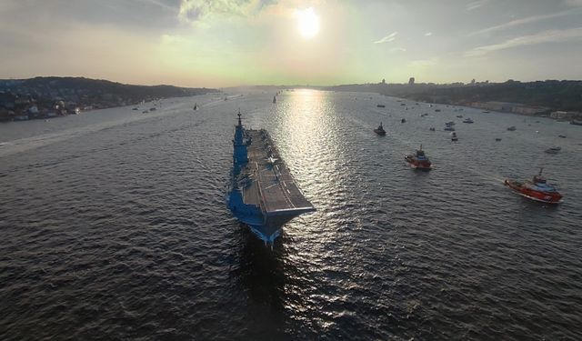 Türk donanmasının 100 gemisi İstanbul Boğazı’ndan geçti