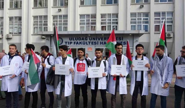 Doktorlar ve tıp öğrencileri Gazze’deki hastane katliamına isyan etti!