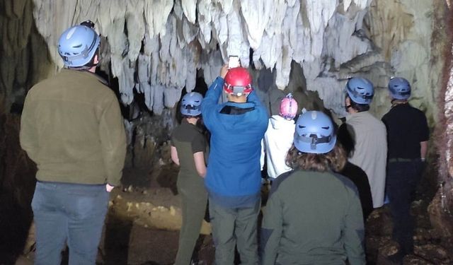 Doğa Koruma ve Milli Parklar ekibine mağara eğitimi