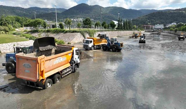 BUSKİ’den derelere yaz temizliği