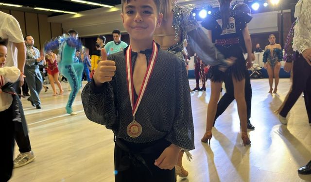 Arden Özdeniz, Türkiye Dans Sporları Yarışması'nda 3. oldu
