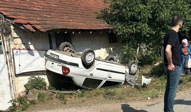 Takla atan araçtan yaralı kurtuldular