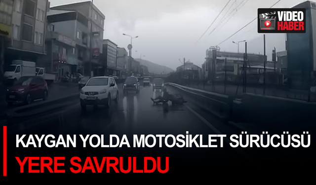 Bursa’da kaygan yolda motosiklet sürücüsü yere savruldu