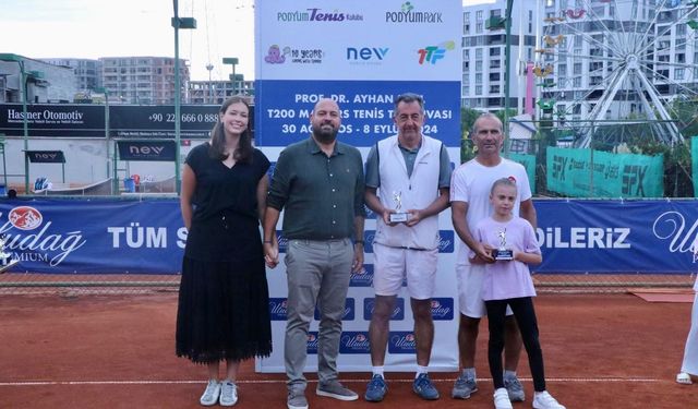 Prof. Dr. Ayhan Kızıl T200 Masters Tenis Turnuvası'nda 7. yılın şampiyonları belli oldu