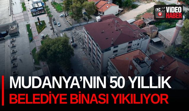 Mudanya’nın 50 yıllık belediye binası yıkılıyor