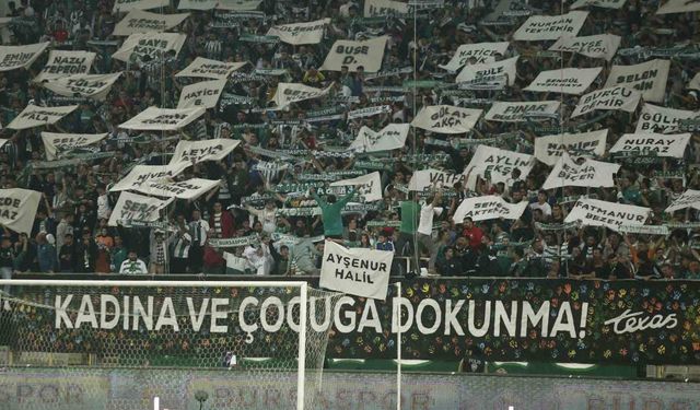 Bursaspor taraftarları kadın cinayetlerine dikkat çekti