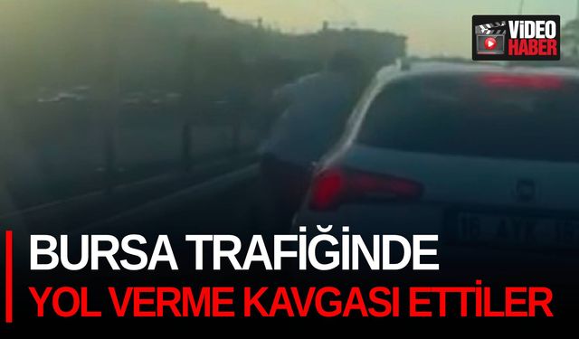 Bursa trafiğinde yol verme kavgası ettiler